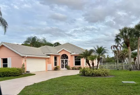 5018 SE Heartleaf Ter, Hobe Sound, FL 33455