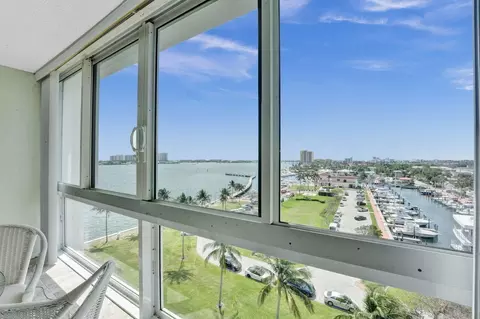 301 Lake Shore Dr #809, Lake Park, FL 33403