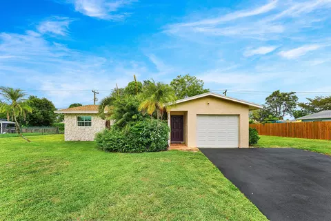 3150 Pinehurst Dr, Lake Worth, FL 33467