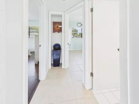 Entry Way - 136 SW 85th Ave, Okeechobee, FL 34974 photo 3 of 8