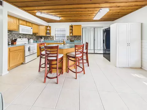 Kitchen - 136 SW 85th Ave, Okeechobee, FL 34974 photo 5 of 5