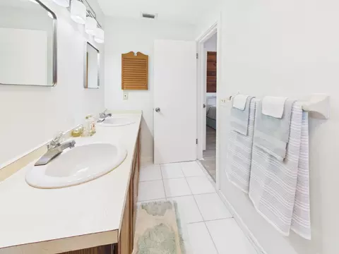 Bath - 136 SW 85th Ave, Okeechobee, FL 34974 photo 5 of 5