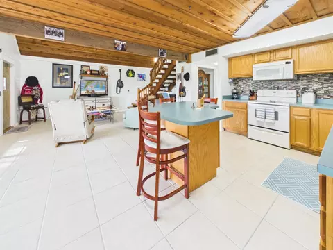 Kitchen - 136 SW 85th Ave, Okeechobee, FL 34974 photo 2 of 5