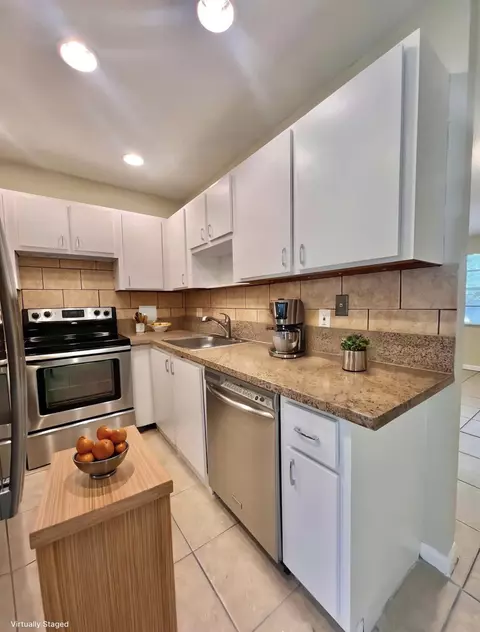 423 Glenwood Dr, West Palm Beach, FL 33415