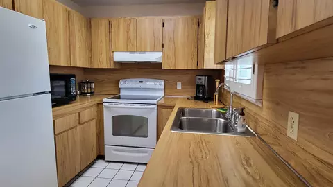 Kitchen - 1065 Peach Ln, Okeechobee, FL 34974 photo 1 of 2