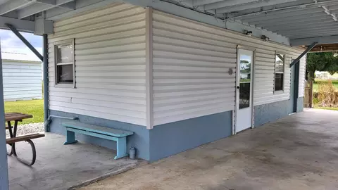 Exterior - 1065 Peach Ln, Okeechobee, FL 34974 photo 2 of 3