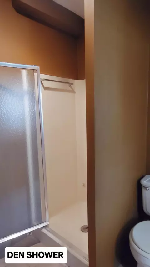 Bath - 1065 Peach Ln, Okeechobee, FL 34974 photo 4 of 5
