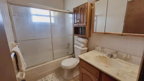 Bath - 1065 Peach Ln, Okeechobee, FL 34974 photo 2 of 5