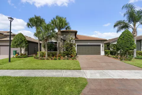 560 SE Monet Dr, Port Saint Lucie, FL 34984