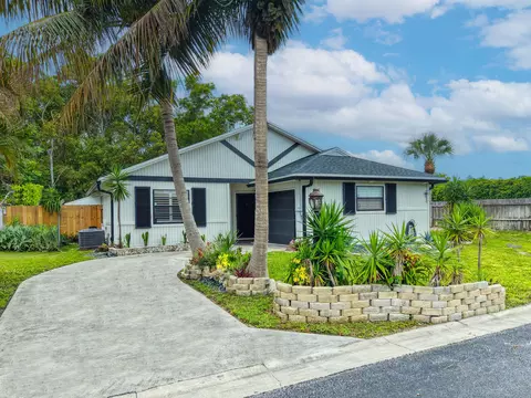 6062 Bania Wood Cir, Atlantis, FL 33462