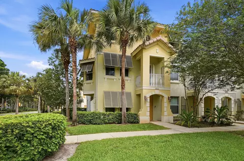 3902 White Peacock Ln, Coconut Creek, FL 33073
