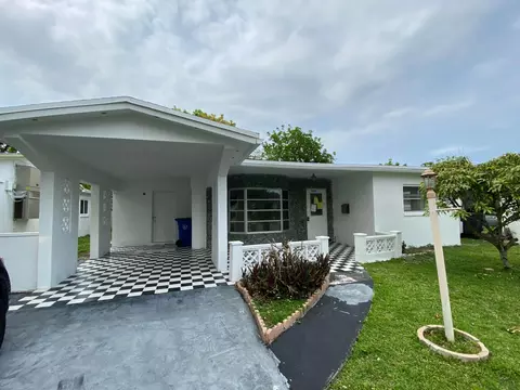5139 NW 43rd Ct, Lauderdale Lakes, FL 33319