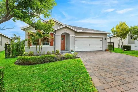 2770 NE Breezeway Cir, Ocean Breeze, FL 34957
