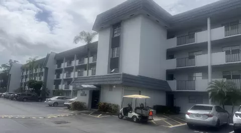 6080 NW 44th St #109, Lauderhill, FL 33319