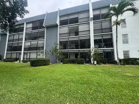 6080 NW 44th St, Lauderhill, FL 33319