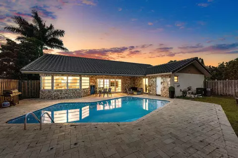 1006 SE 6th St, Deerfield Beach, FL 33441
