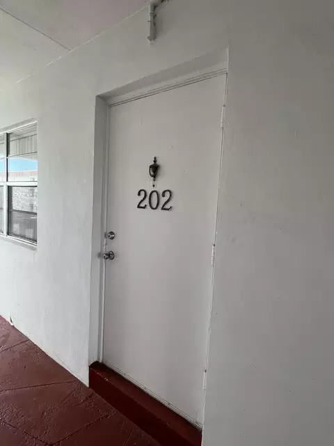 1321 NW 43rd Ave #202, Lauderhill, FL 33313