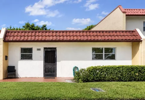 102 Lake Anne Dr, West Palm Beach, FL 33411