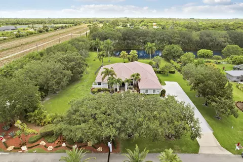 5835 Lago Del Sol Dr, Lake Worth, FL 33449