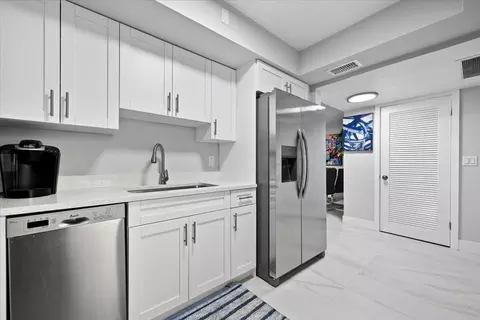 5500 Tamberlane Cir #105, Palm Beach Gardens, FL 33418