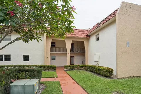 180 Lake Frances Dr, West Palm Beach, FL 33411