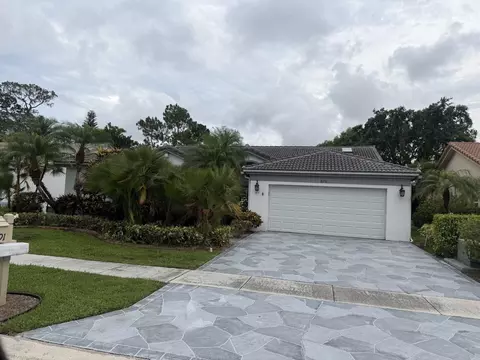 8291 Lake Cypress Rd, Lake Worth, FL 33467
