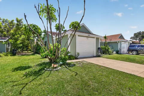 1434 SE Larkwood Cir, Port Saint Lucie, FL 34952