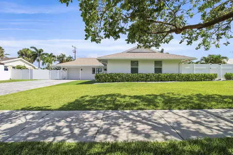 523 Harbour Rd, North Palm Beach, FL 33408
