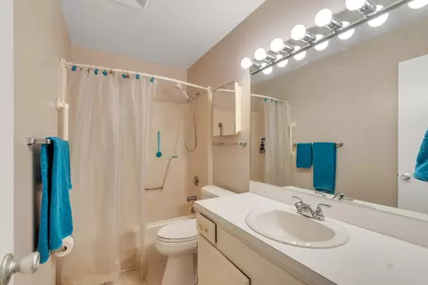 16 Vista Palm Ln #106, Vero Beach, FL 32962