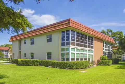 16 Vista Palm Ln #106, Vero Beach, FL 32962