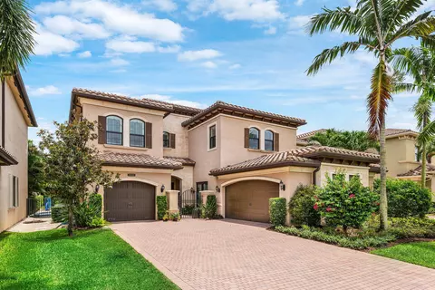 8658 Lewis River Rd, Delray Beach, FL 33446