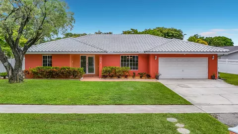 851 E Plantation Cir, Plantation, FL 33324