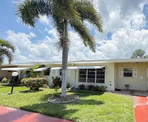 200 Pine Point Dr #B, Boynton Beach, FL 33435