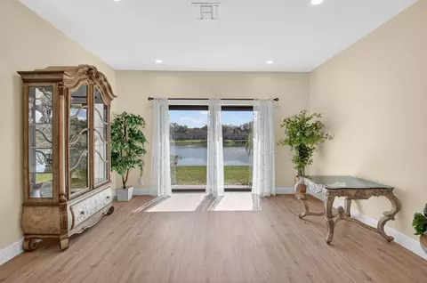 8350 Springlake Dr, Boca Raton, FL 33496