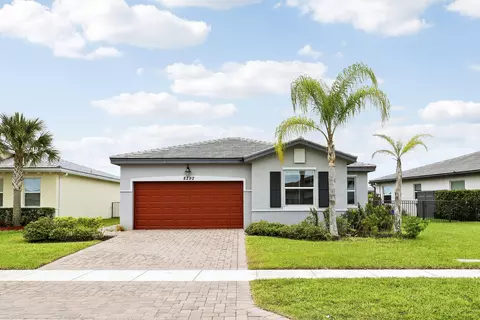 8292 NW Greenbank Cir, Port Saint Lucie, FL 34987