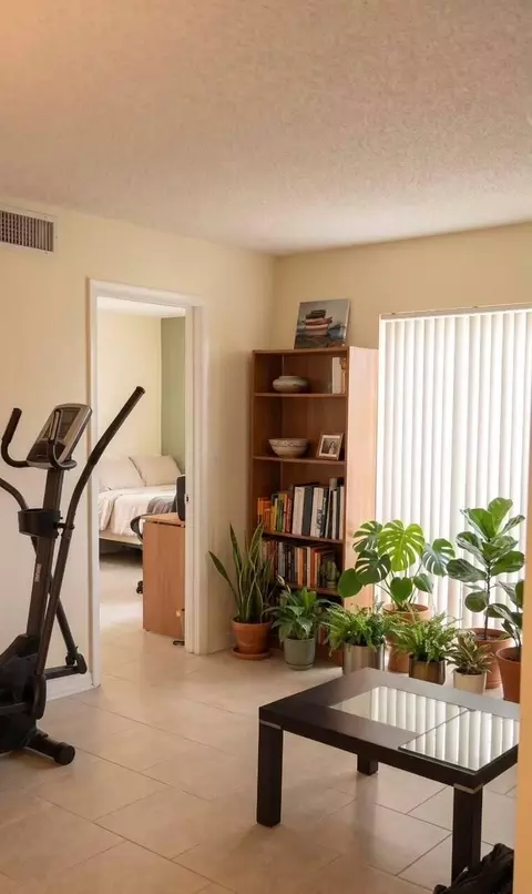 4437 Treehouse Ln #19A, Tamarac, FL 33319