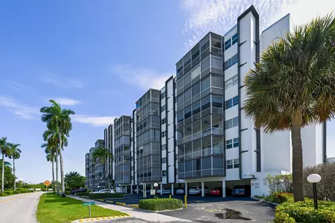 400 Diplomat Pkwy #612, Hallandale Beach, FL 33009