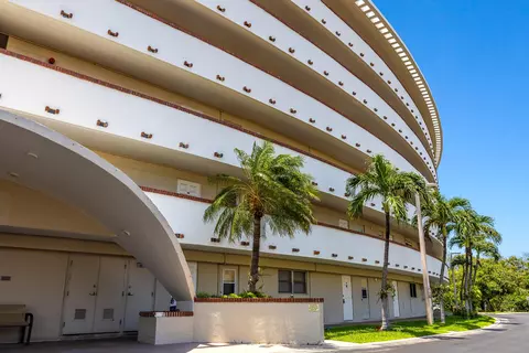 1319 E Hillsboro Blvd #208, Deerfield Beach, FL 33441