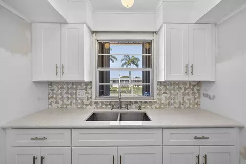 1 Golfs Edge #F, West Palm Beach, FL 33417