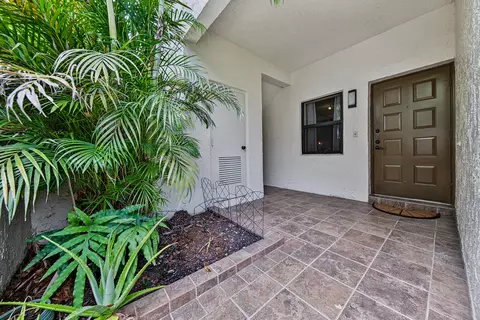4413 NW 22nd Rd #404, Coconut Creek, FL 33066