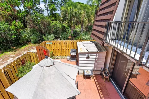 Exterior - 5706 SE Riverboat Dr #202, Stuart, FL 34997 photo 10 of 11