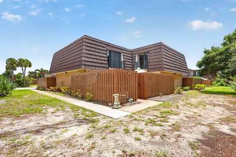 5706 SE Riverboat Dr #202, Stuart, FL 34997