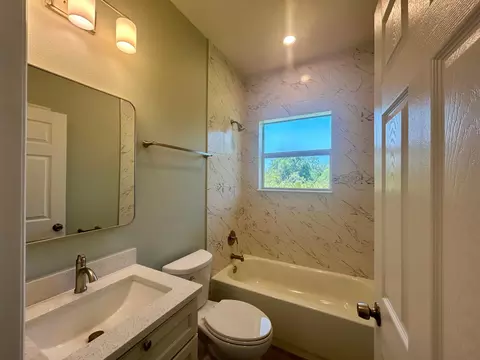 Bath - 3935 NW 18th Ave, Okeechobee, FL 34972 photo 3 of 3