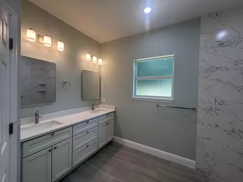 Bath - 3935 NW 18th Ave, Okeechobee, FL 34972 photo 1 of 3