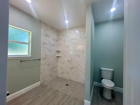 Bath - 3935 NW 18th Ave, Okeechobee, FL 34972 photo 2 of 3