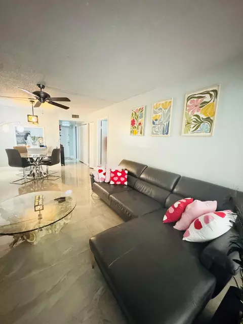 9370 SW 8th St #117, Boca Raton, FL 33428