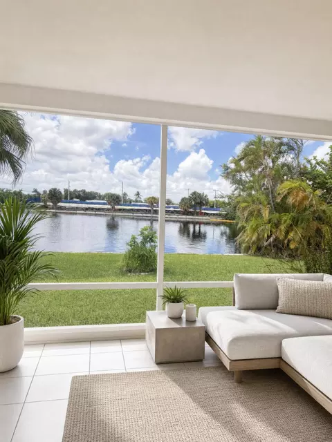 2409 NW 52nd St, Tamarac, FL 33309