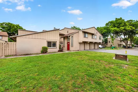 5611 NW 21st St #8-A, Lauderhill, FL 33313