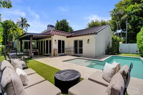 2749 NE 35th Dr, Fort Lauderdale, FL 33308