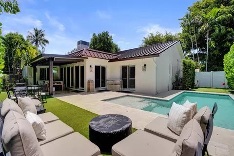 2749 NE 35th Dr, Fort Lauderdale, FL 33308